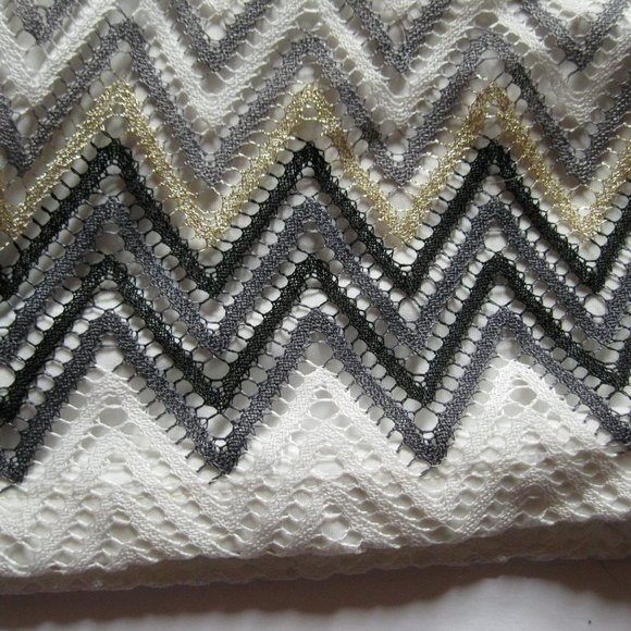 one5one Gold and White Zigzag Lace Shorts - Picture 6 of 7